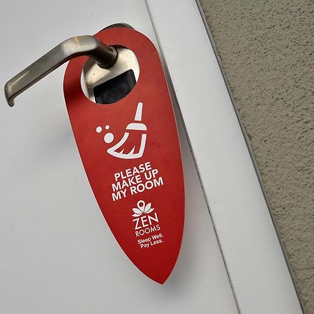 Zen Rooms Kuta Tuban Suites 외부 사진