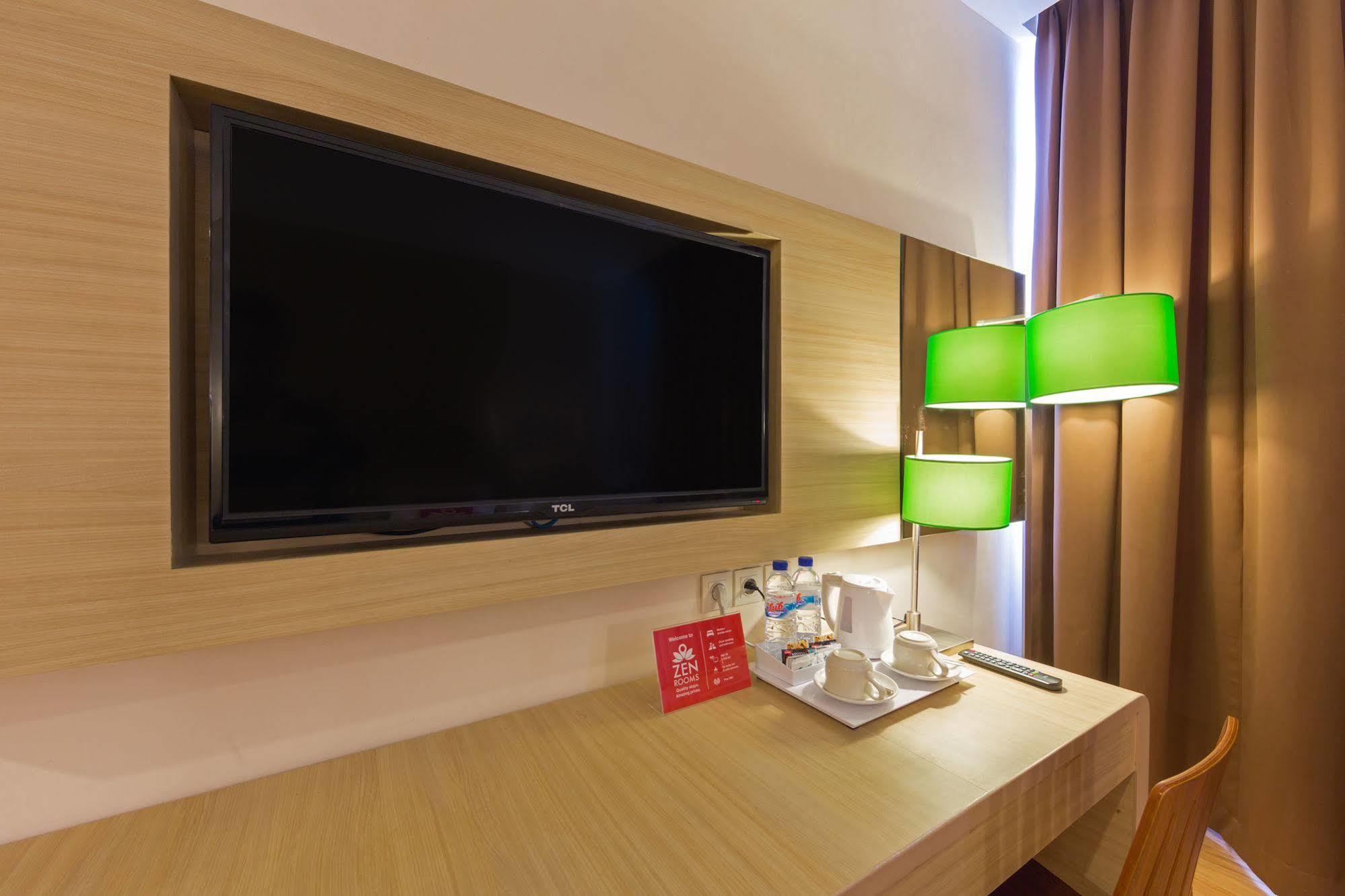 Zen Rooms Kuta Tuban Suites 외부 사진
