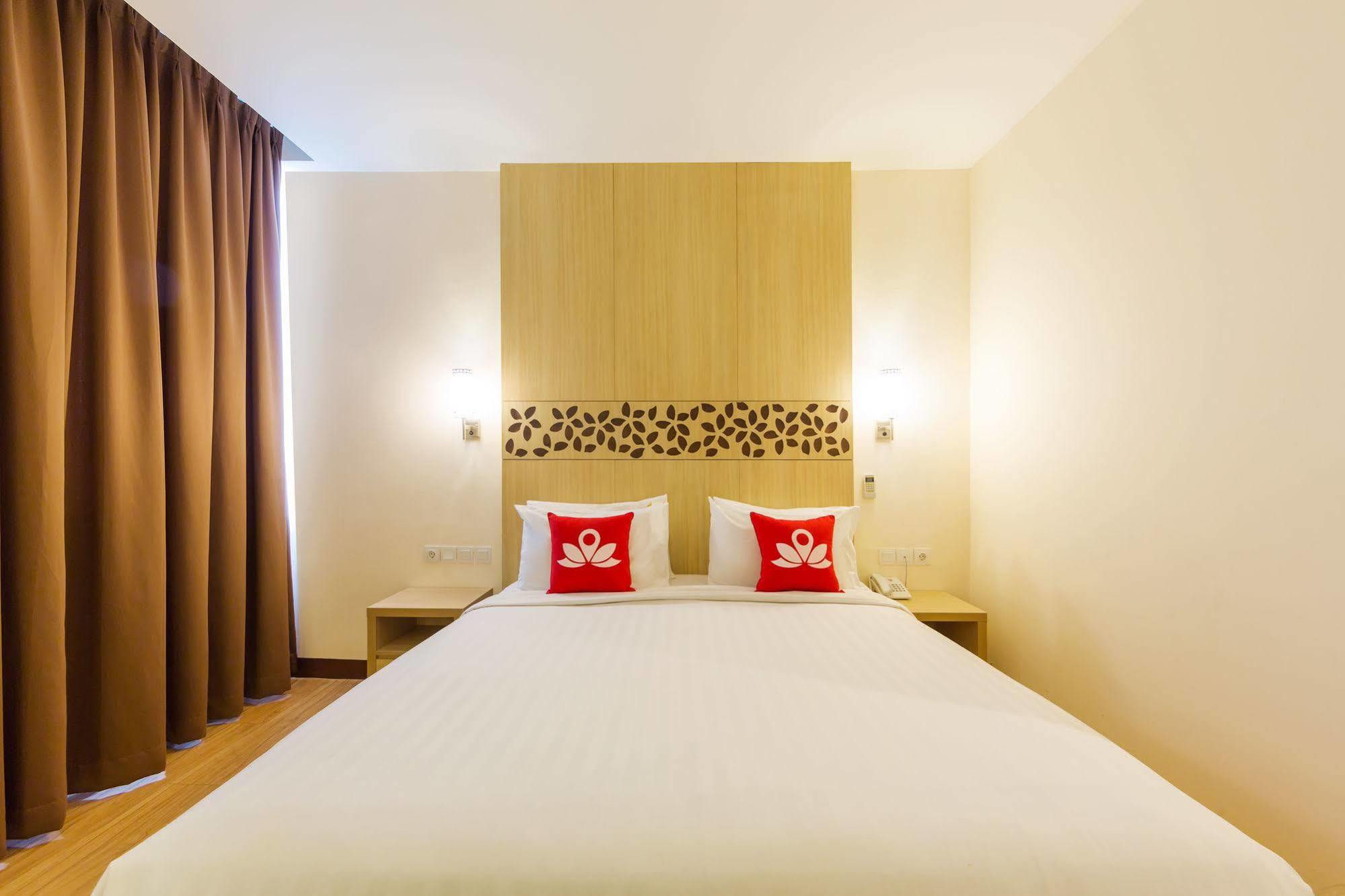 Zen Rooms Kuta Tuban Suites 외부 사진