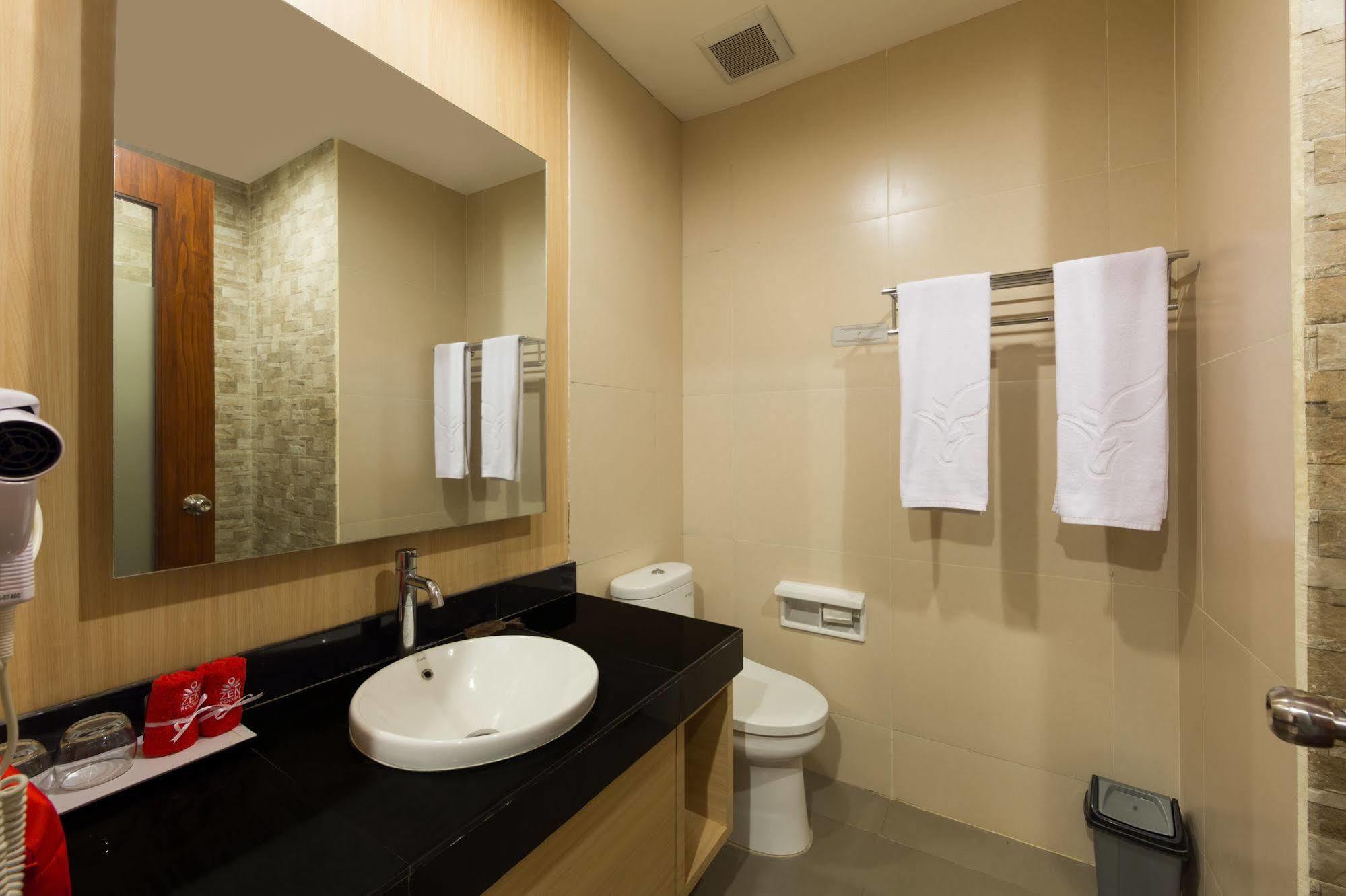 Zen Rooms Kuta Tuban Suites 외부 사진