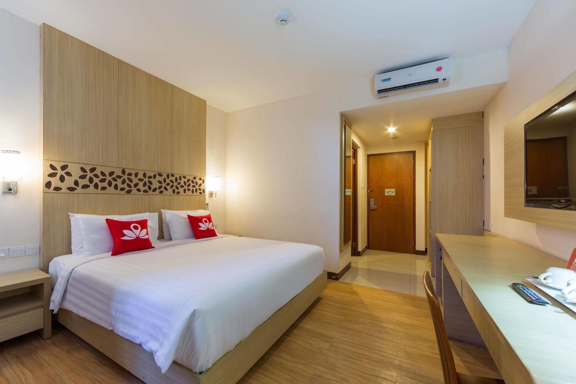 Zen Rooms Kuta Tuban Suites 외부 사진