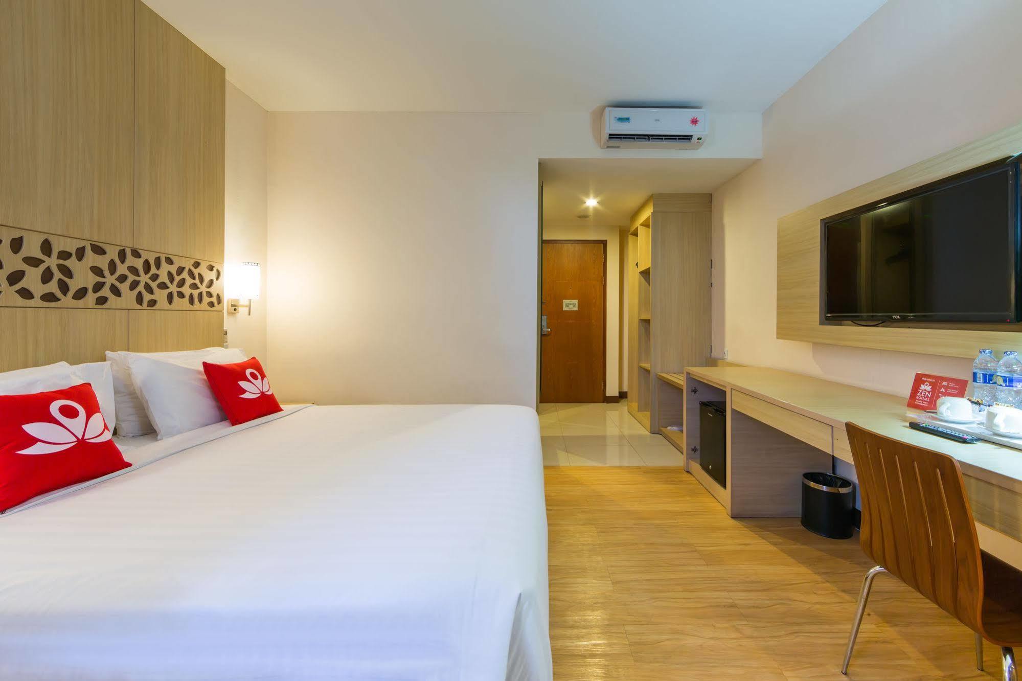 Zen Rooms Kuta Tuban Suites 외부 사진