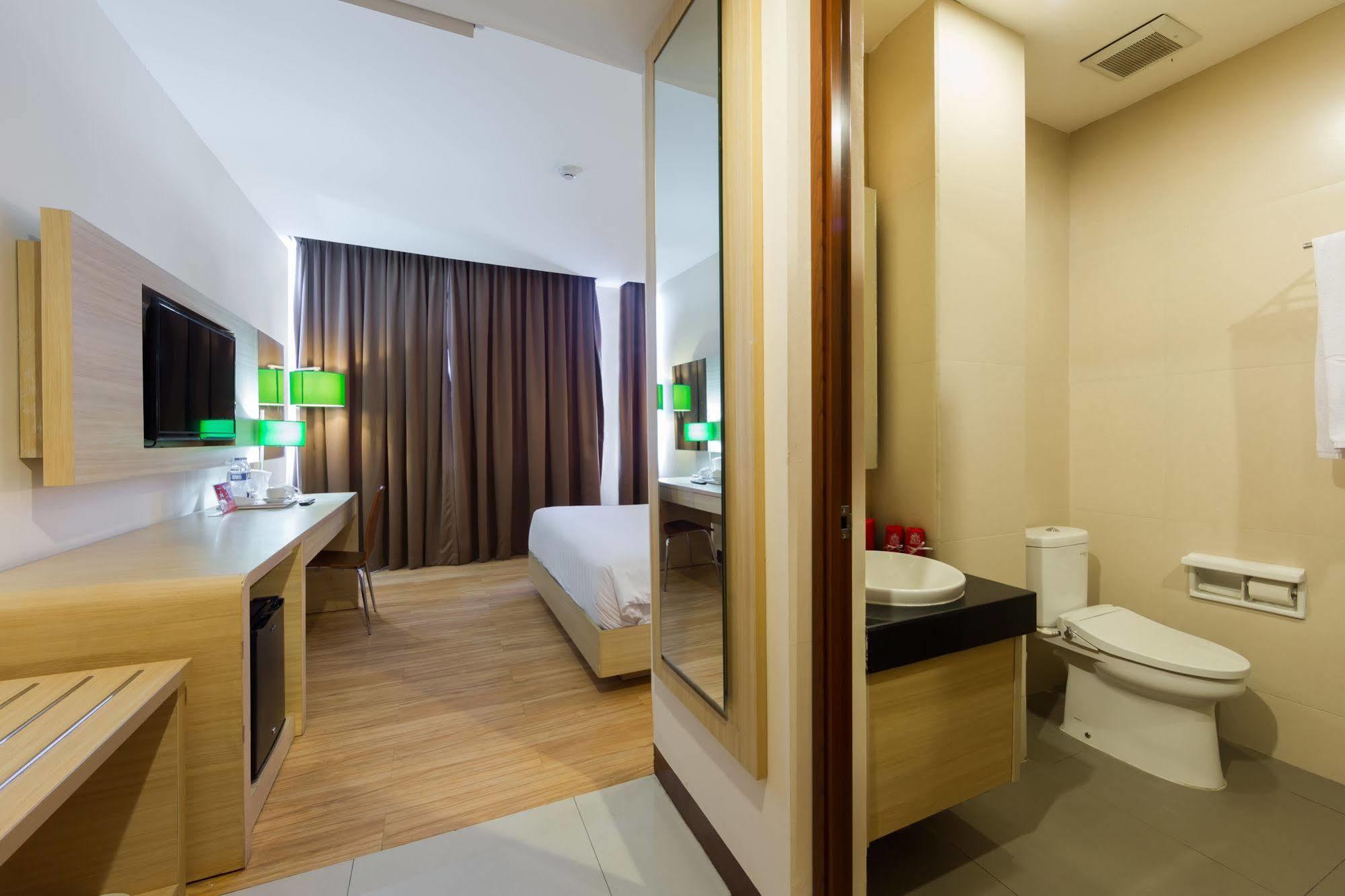 Zen Rooms Kuta Tuban Suites 외부 사진