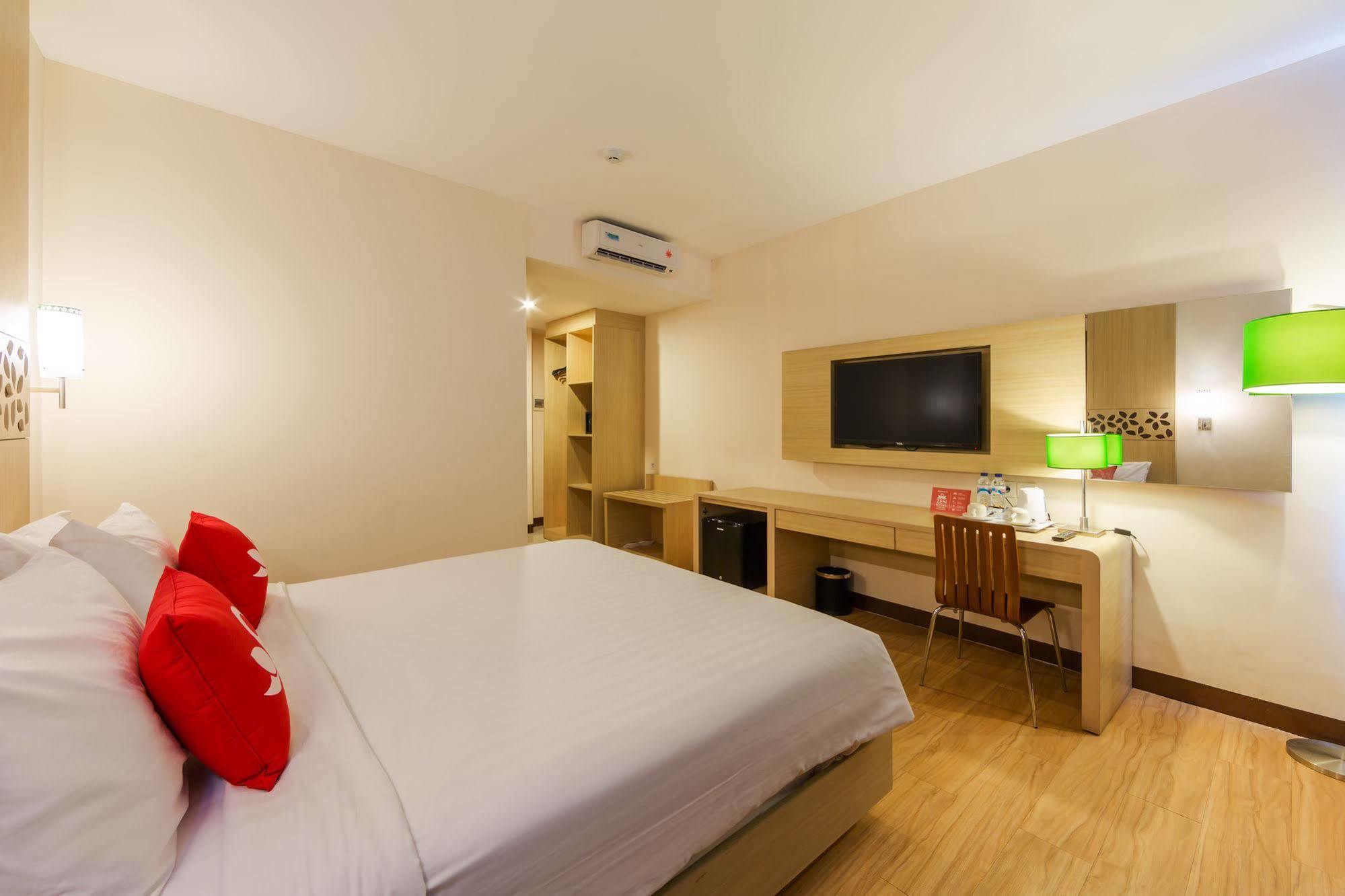 Zen Rooms Kuta Tuban Suites 외부 사진