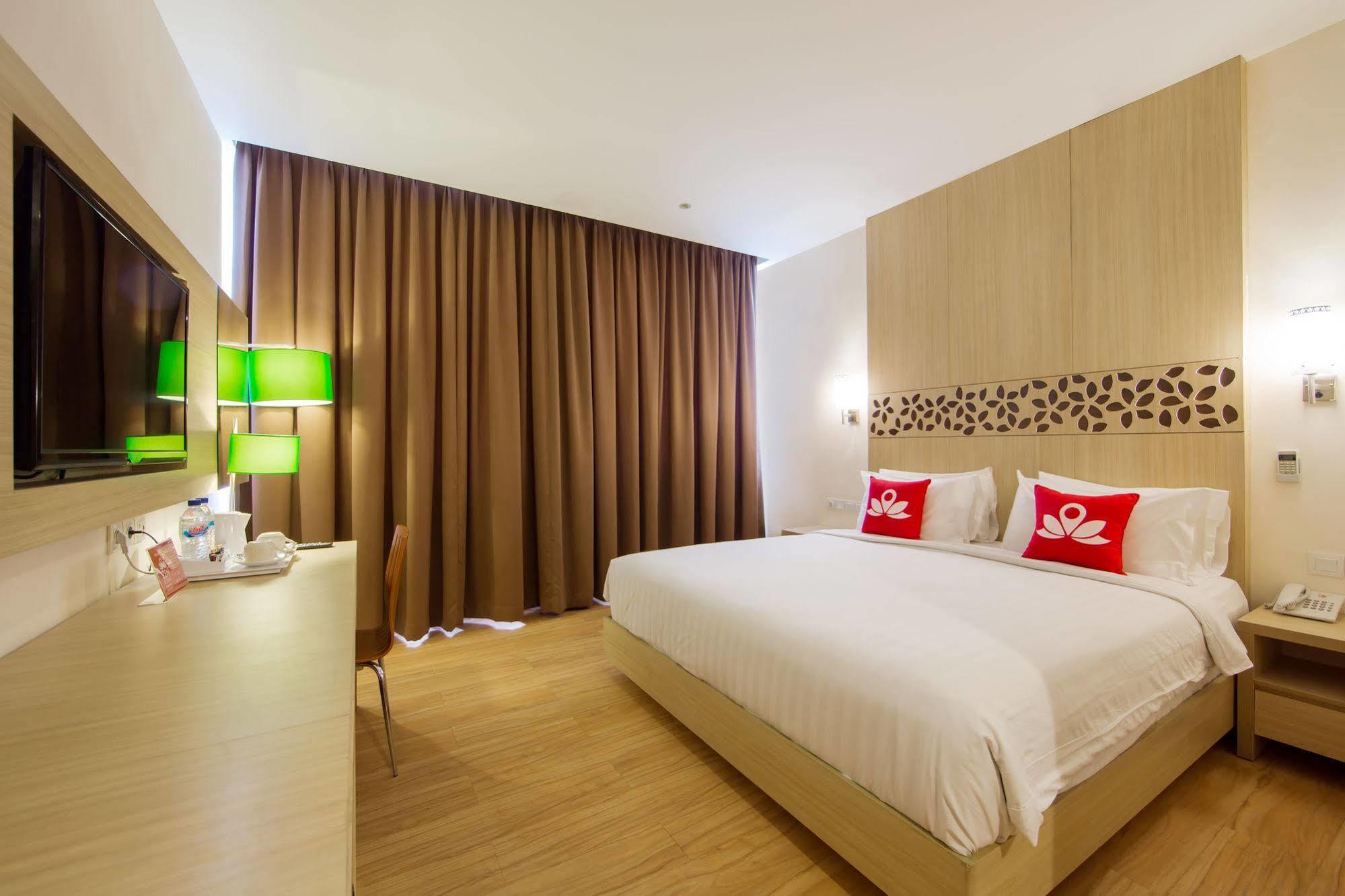Zen Rooms Kuta Tuban Suites 외부 사진